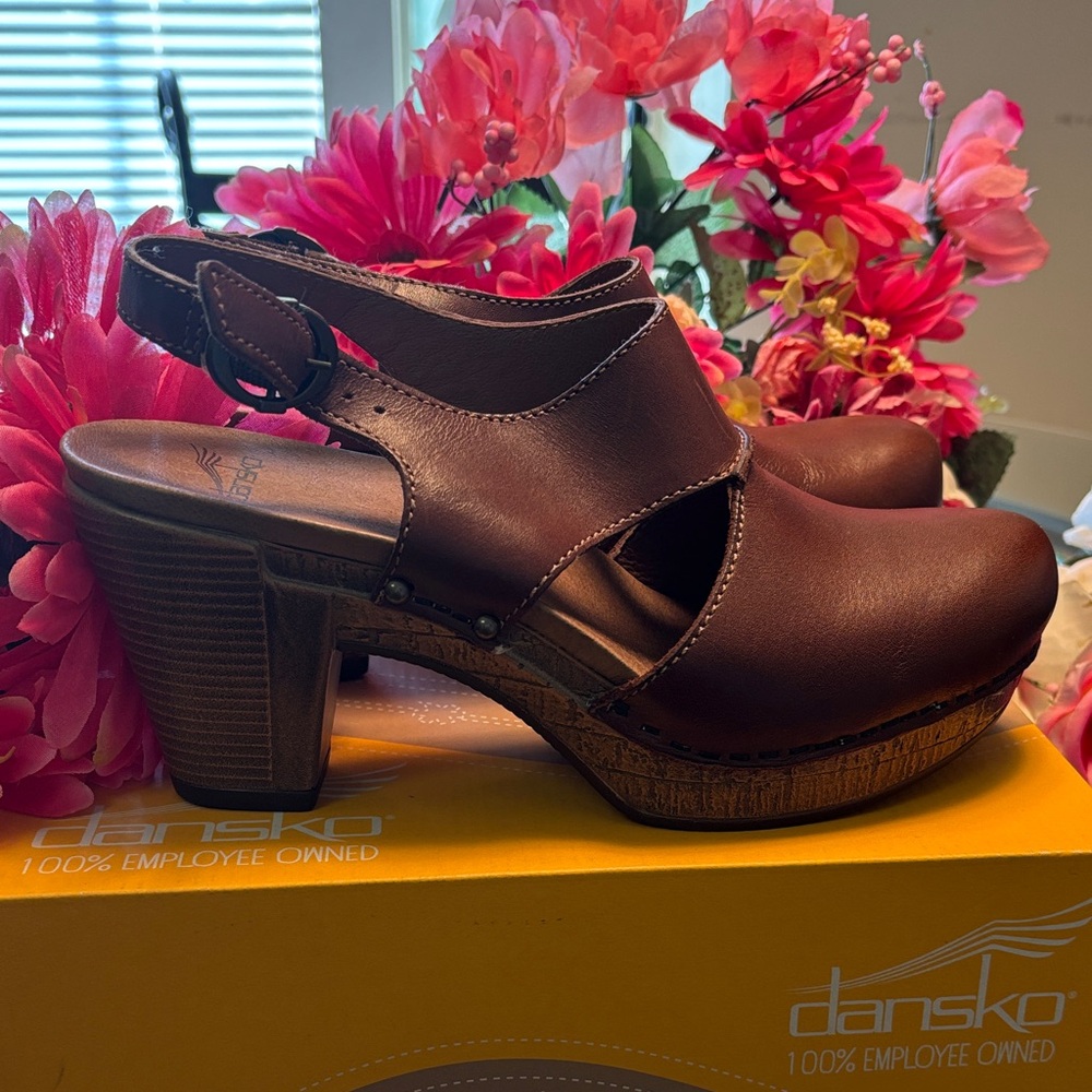 Dansko Women’s Brown Leather Slingback Heels - Picture 4 of 7